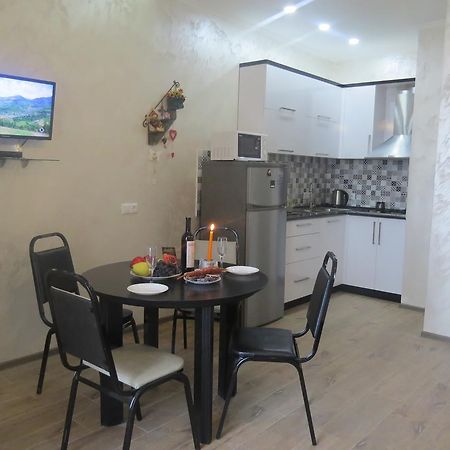 Real Palace 18 Pirosmani Apartment บาทูมิ ภายนอก รูปภาพ