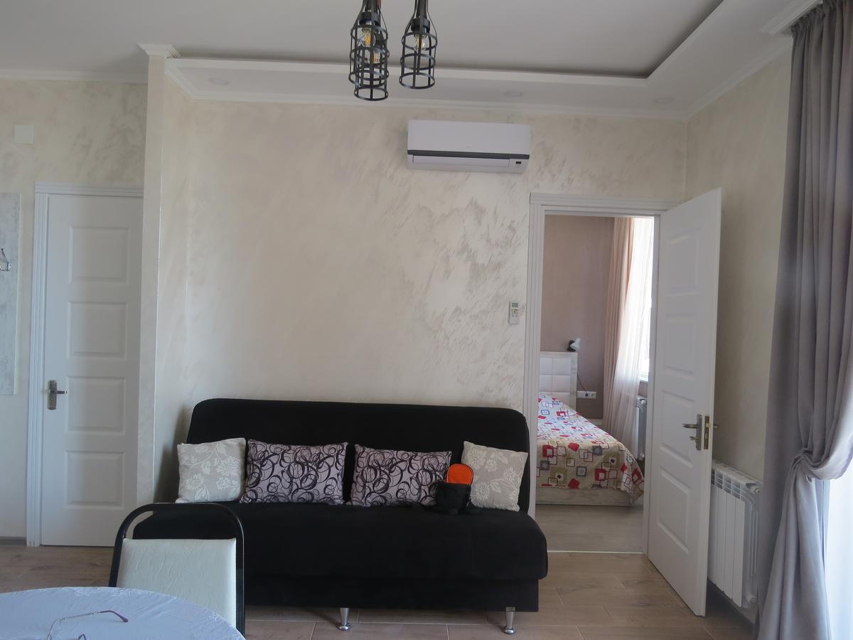 Real Palace 18 Pirosmani Apartment บาทูมิ ภายนอก รูปภาพ