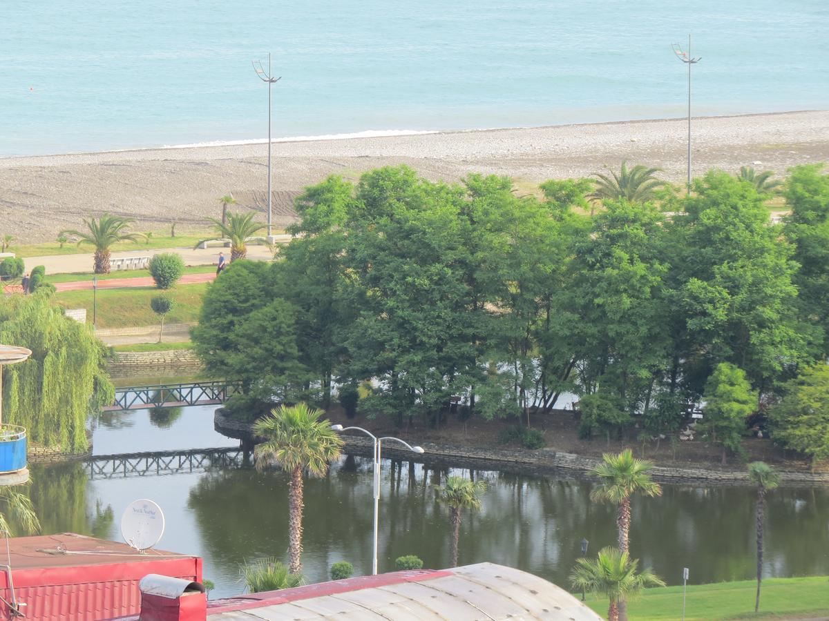 Real Palace 18 Pirosmani Apartment บาทูมิ ภายนอก รูปภาพ