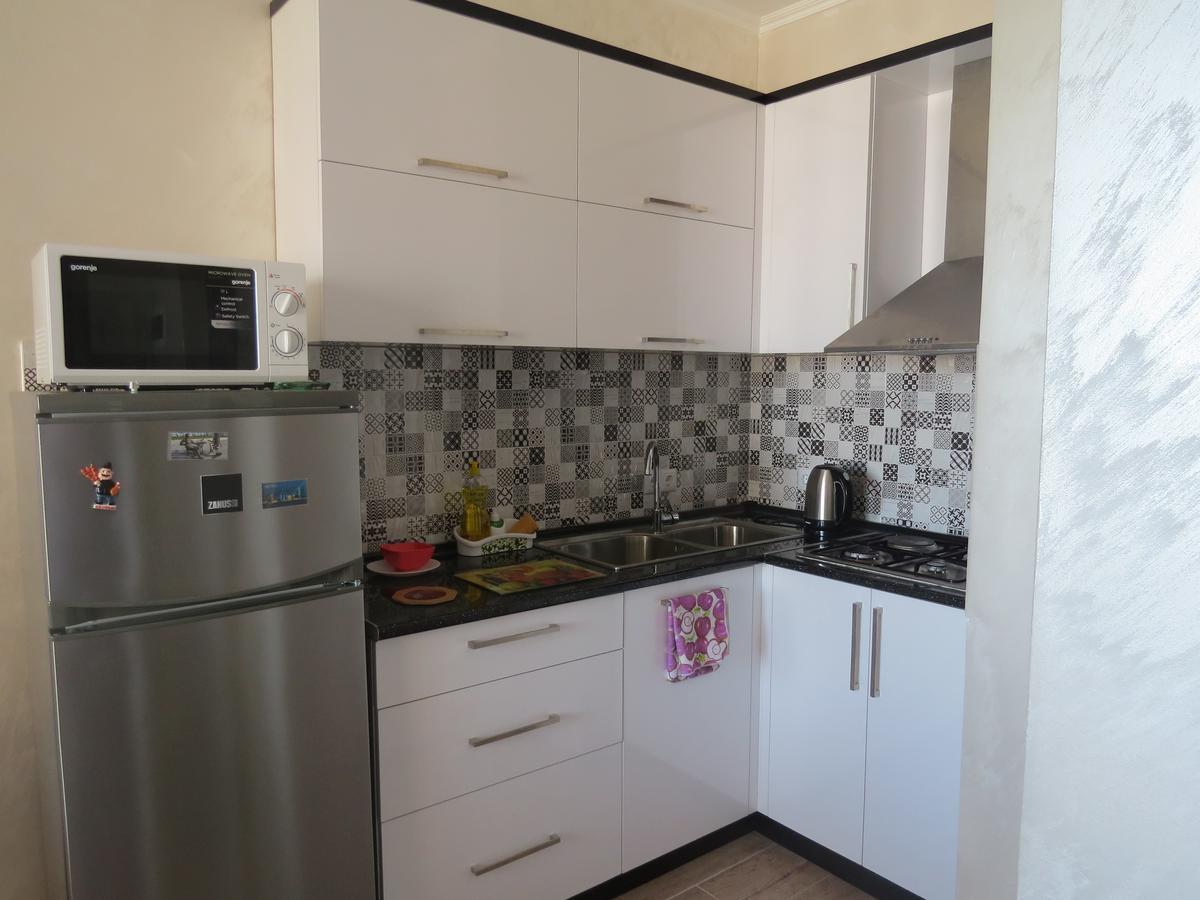 Real Palace 18 Pirosmani Apartment บาทูมิ ภายนอก รูปภาพ