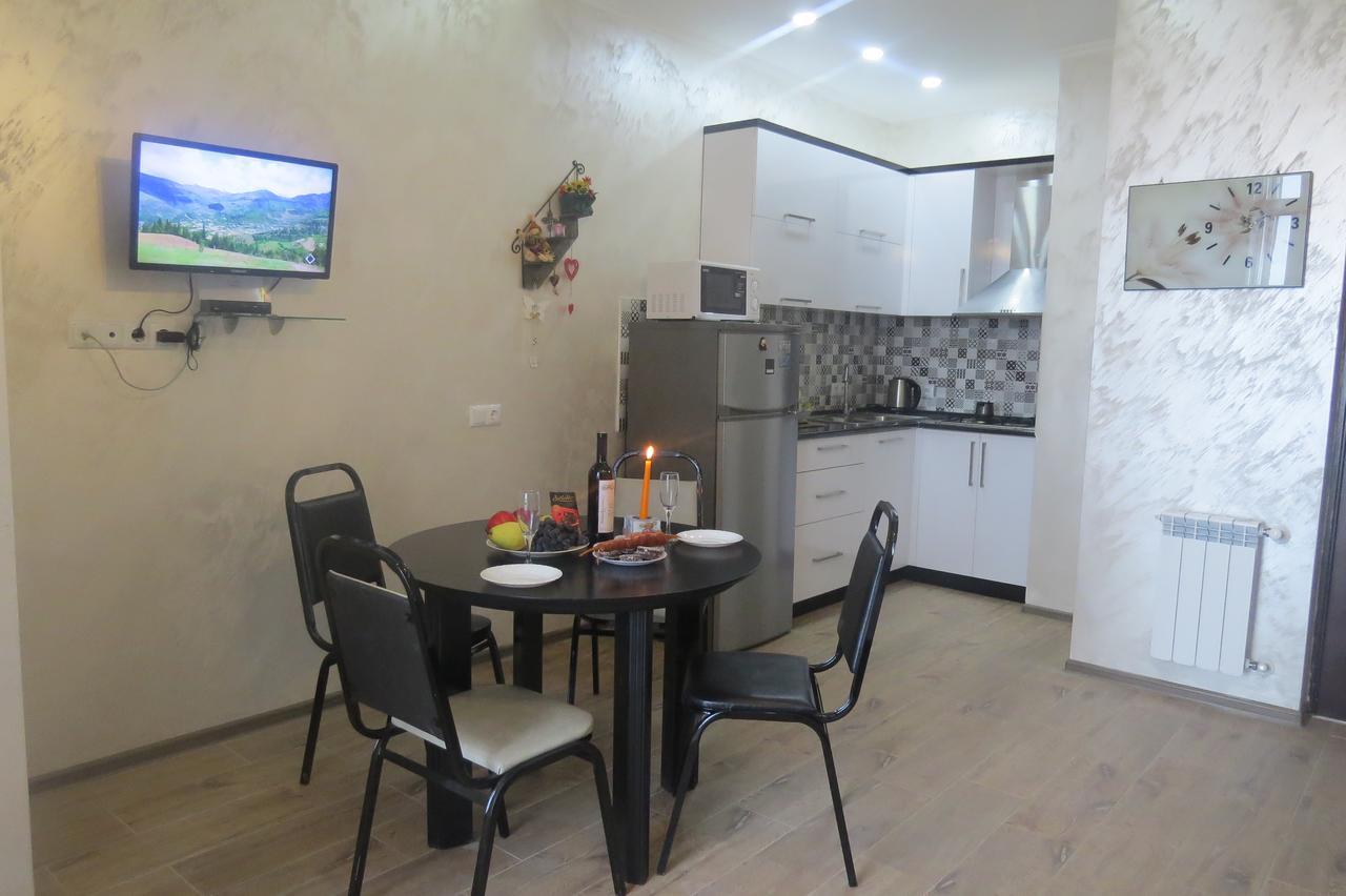 Real Palace 18 Pirosmani Apartment บาทูมิ ภายนอก รูปภาพ