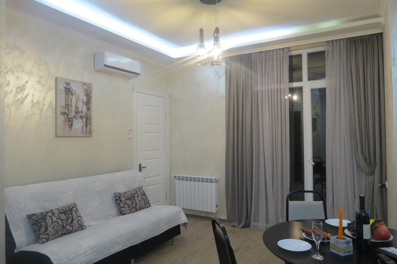 Real Palace 18 Pirosmani Apartment บาทูมิ ภายนอก รูปภาพ